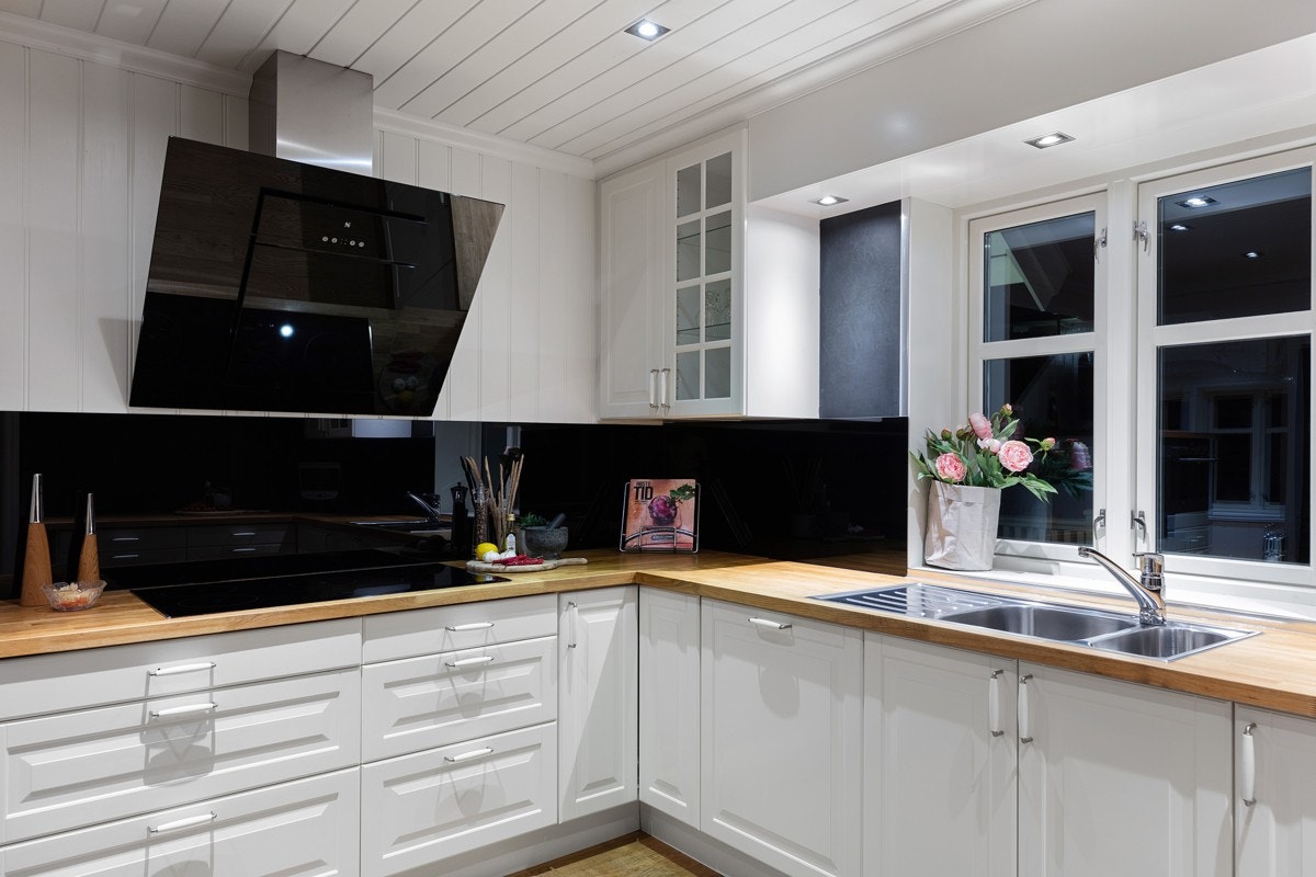 Integrerte hvitevarer i moderne stil. Galleribilde