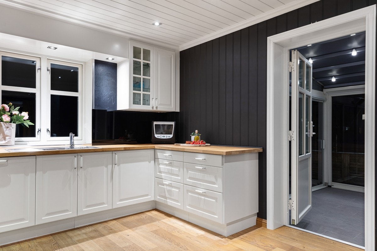 Lyst og delikat kjøkken. Galleribilde