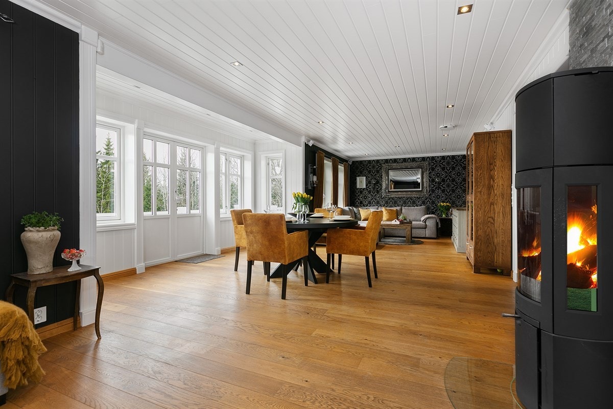 Spisestue/stue. Galleribilde