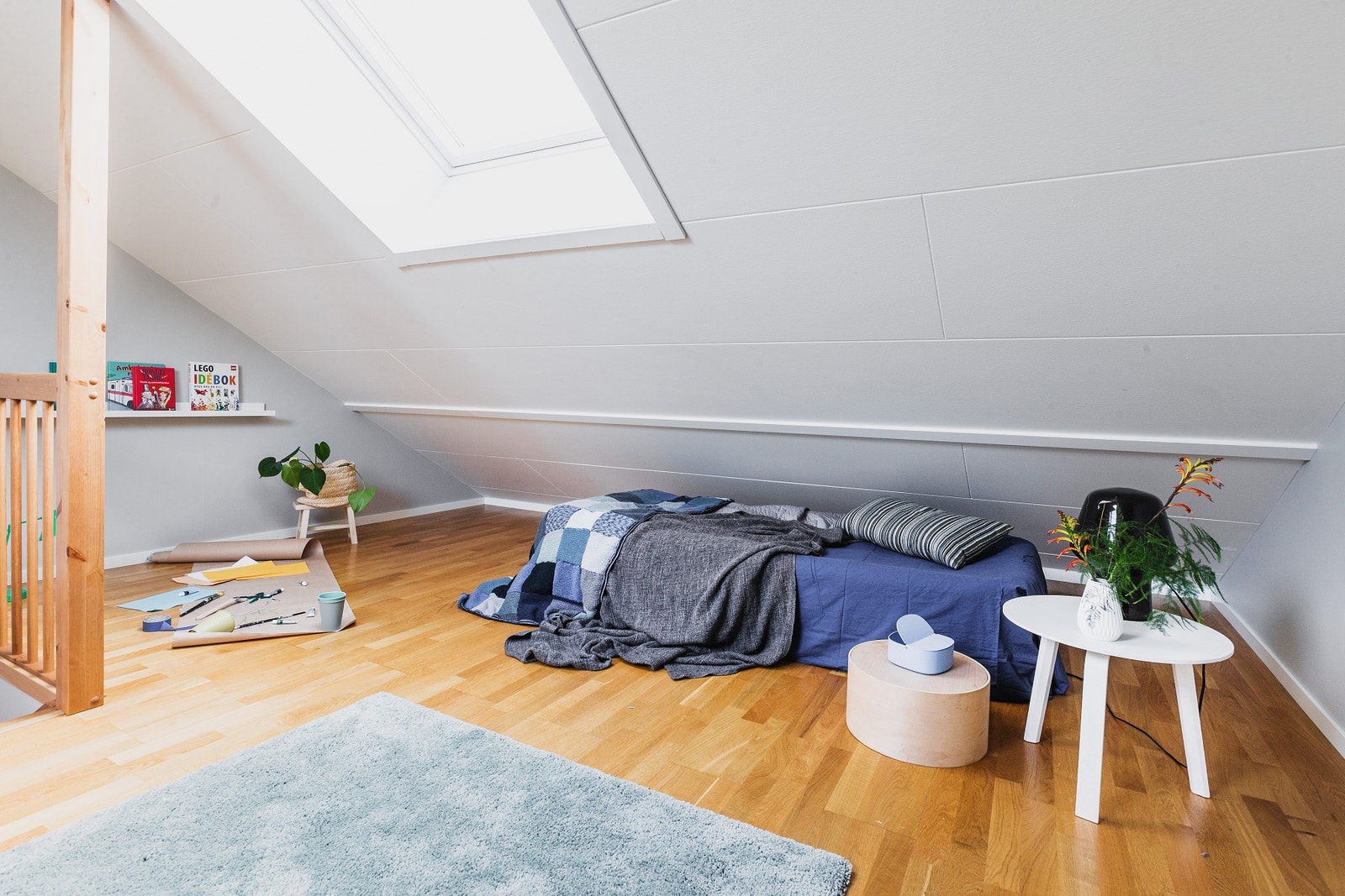 I loftstuen møter man et hyggelig samlingssted på ca. 34kvm gulvareal. Galleribilde