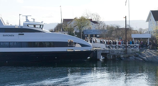 25 minutter med båt til Akerbrygge, hverdager morgen og ettermiddag: https://ruter.no/globalassets/rutetabeller/bat/baat-b20-rutetabell-07102019.pdf Galleribilde