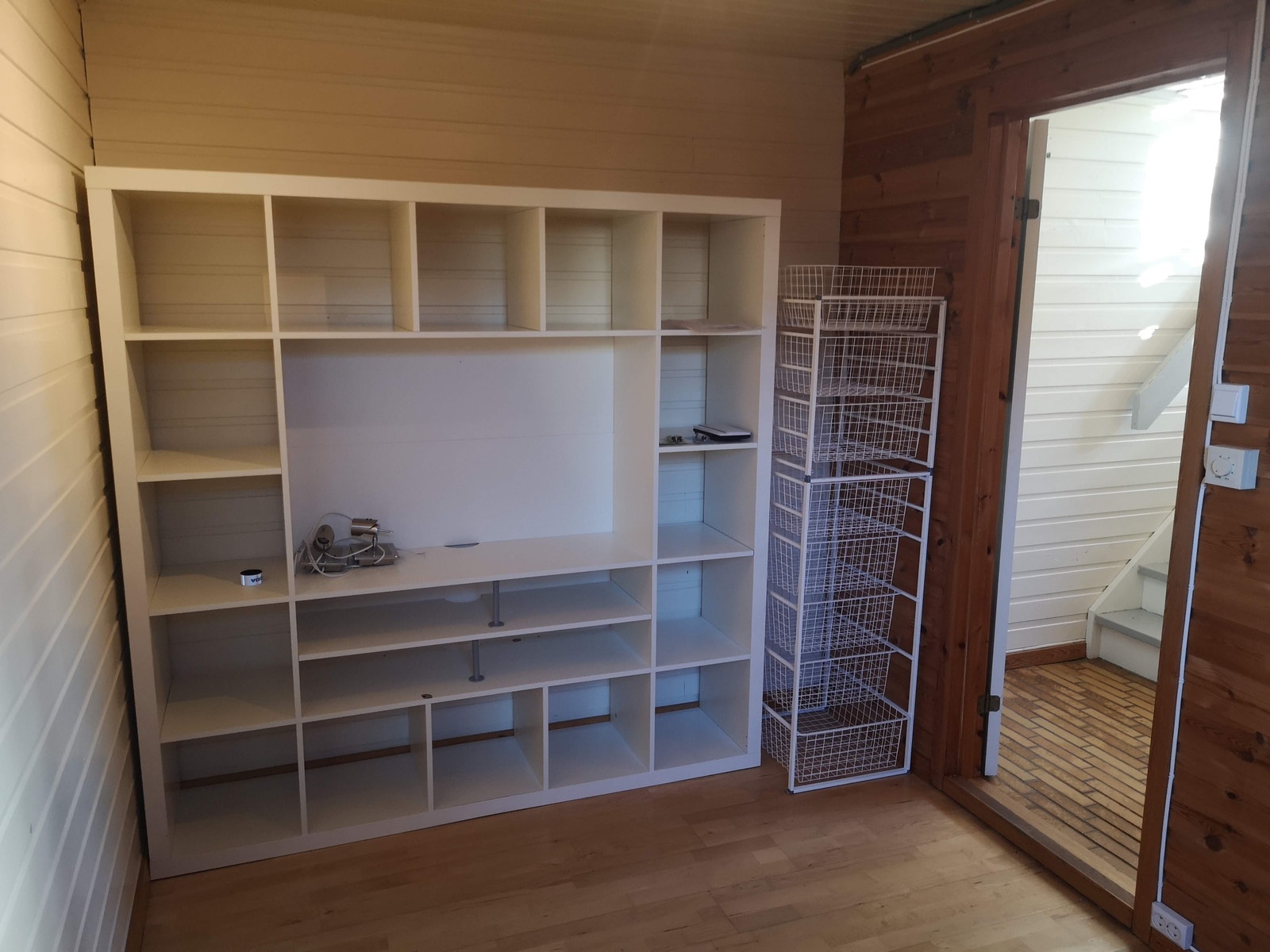 Det er et ekstra rom i kjellerplanet, til gjester, arbeidsrom eller annet Galleribilde