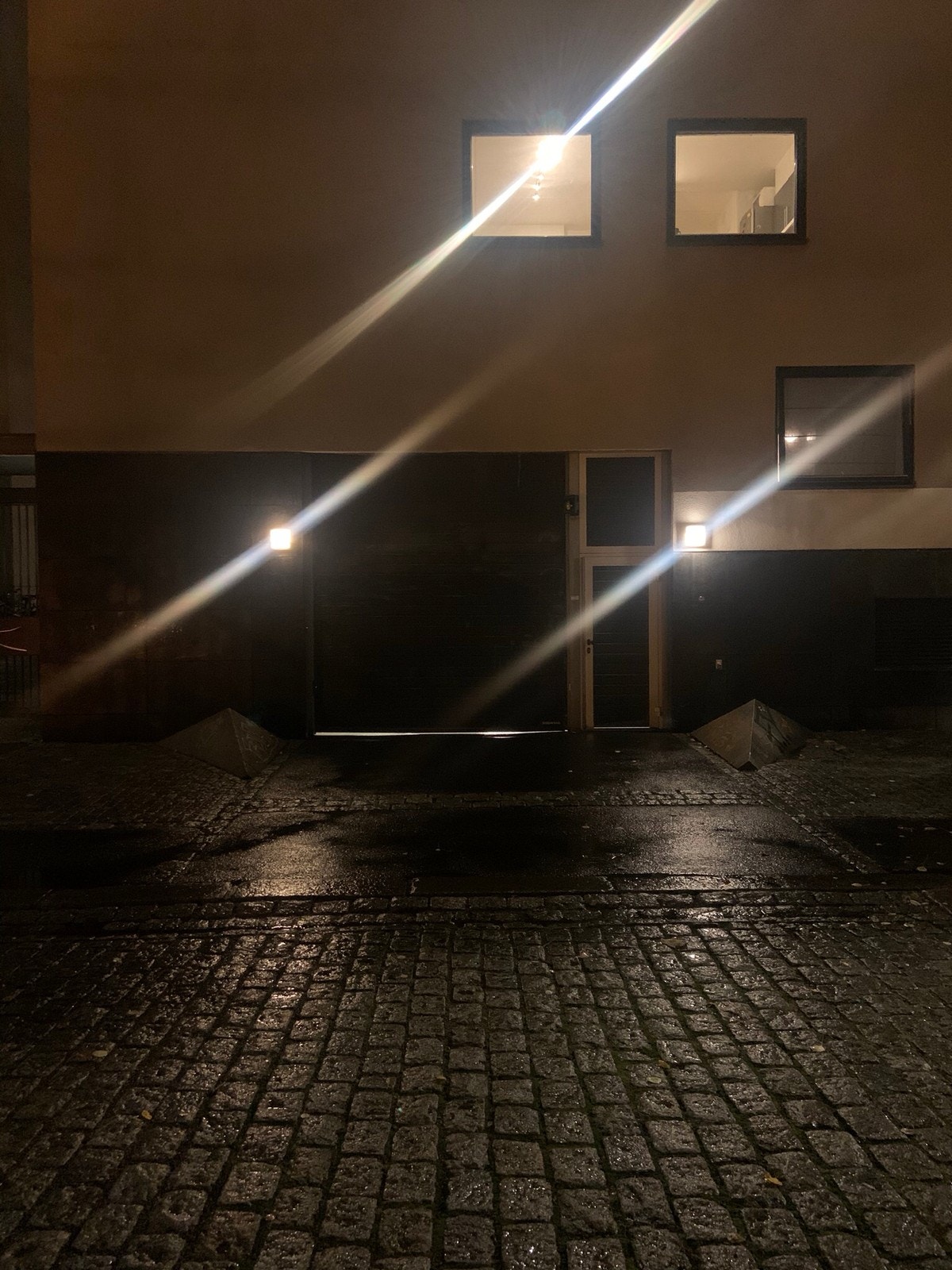 Inn-/utkjøring (åpnes med sensor eller kort) Galleribilde