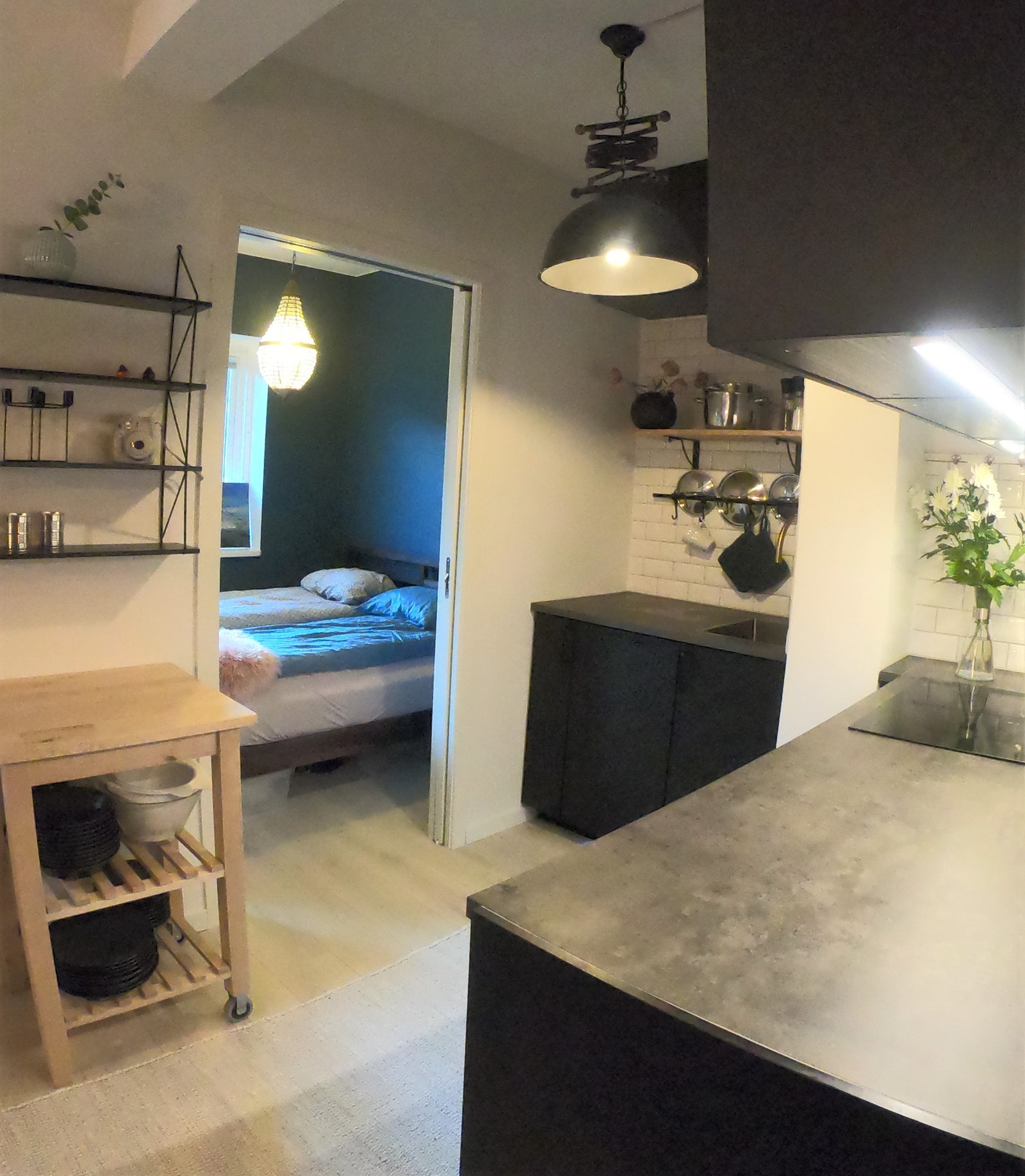 Kjøkken inn til soverom Galleribilde