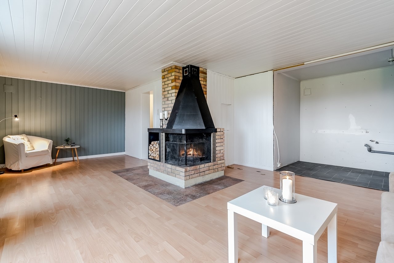 Kjellerstue med peis Galleribilde