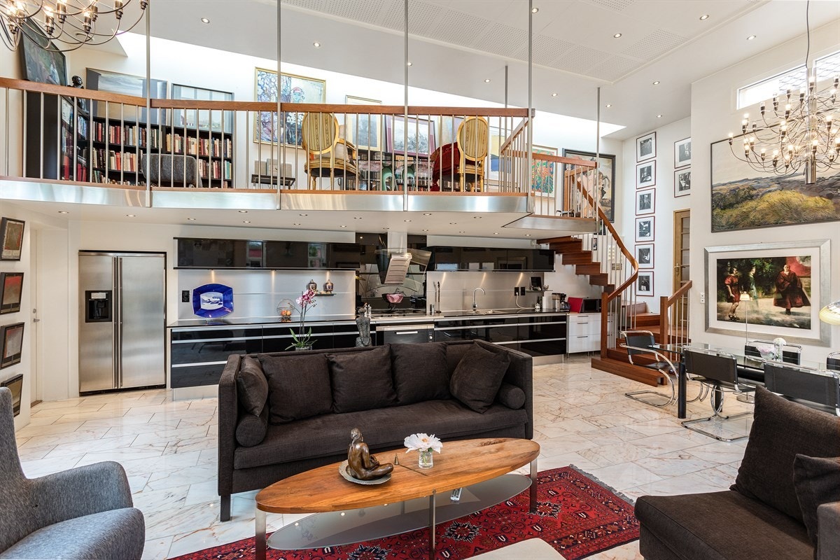 Her kommer man inn i den nye boligfløyen, bygget i 2004. Galleribilde