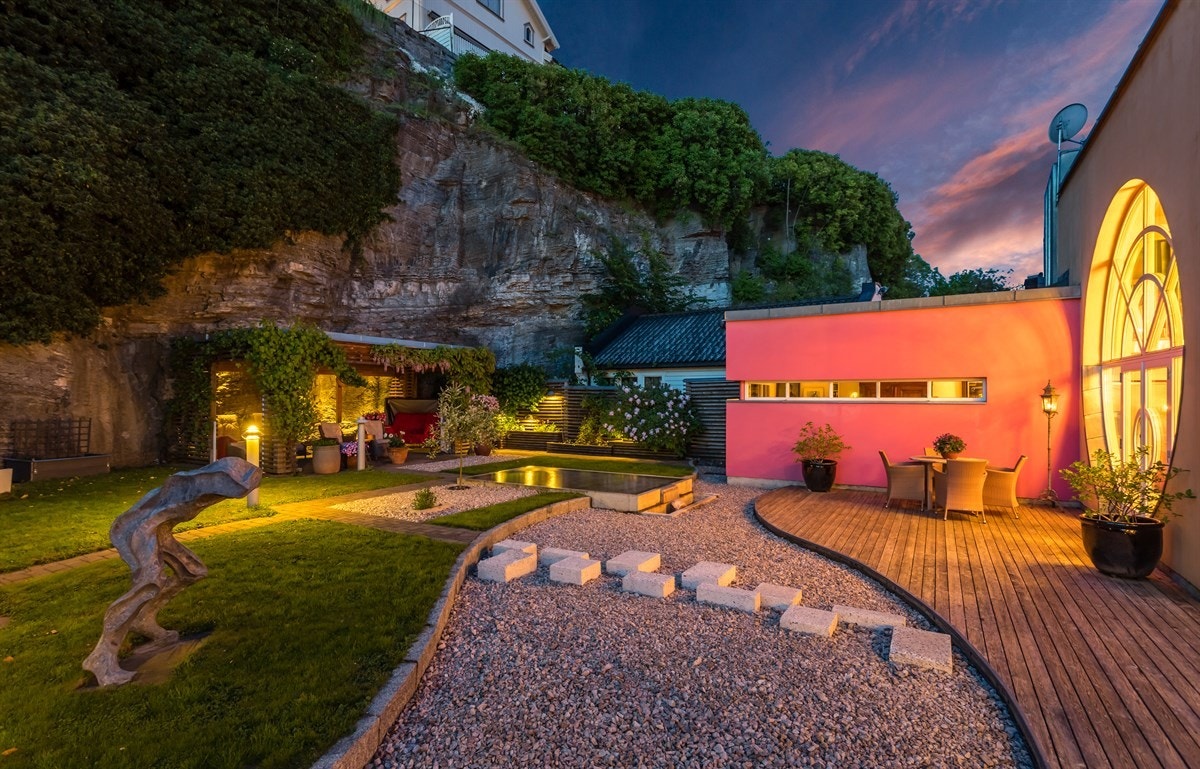 Utearealet er meget opparbeidet og godt vedlikeholdt. Galleribilde