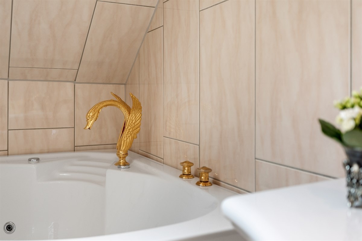 Badet er renovert i 2004, og har unike detaljer. Galleribilde