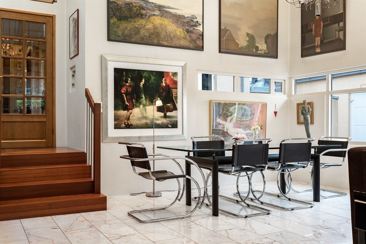 Døren fører inn til den originale delen av boligen. Galleribilde