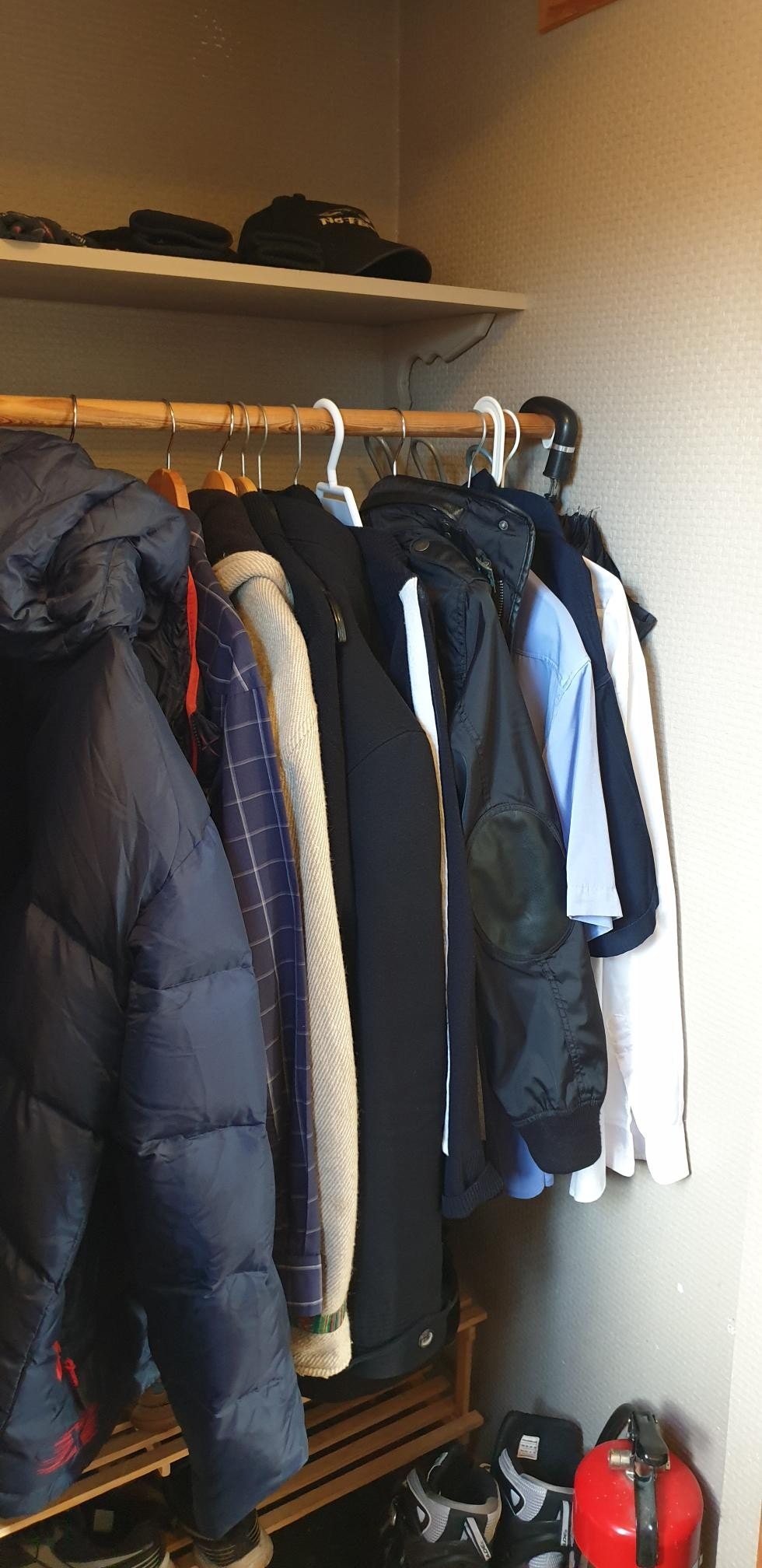 Garderobe i gang Galleribilde