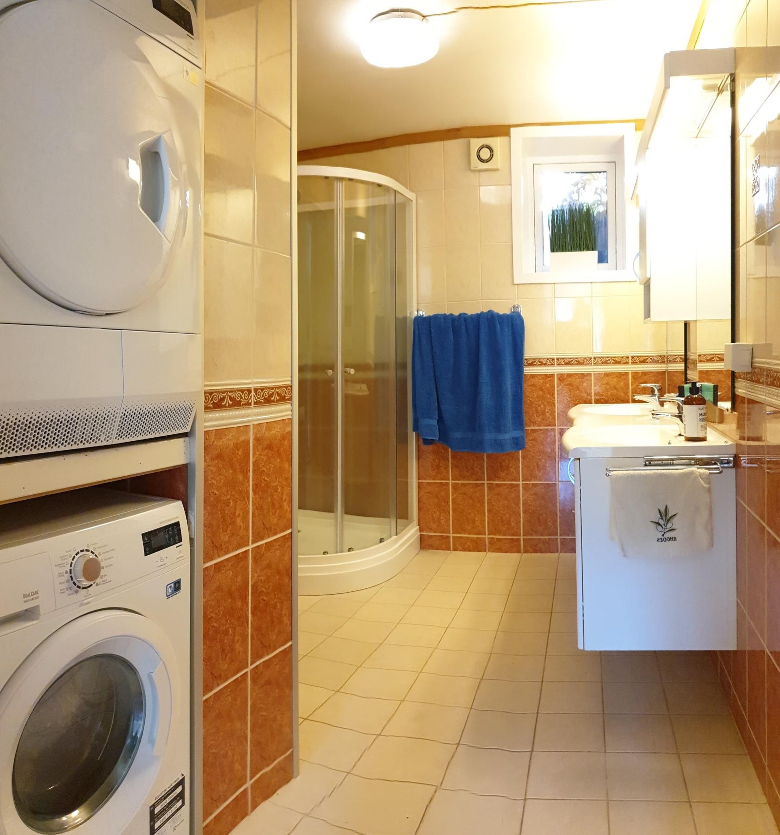 Vaskemaskin og tørketrommel klar til bruk Galleribilde