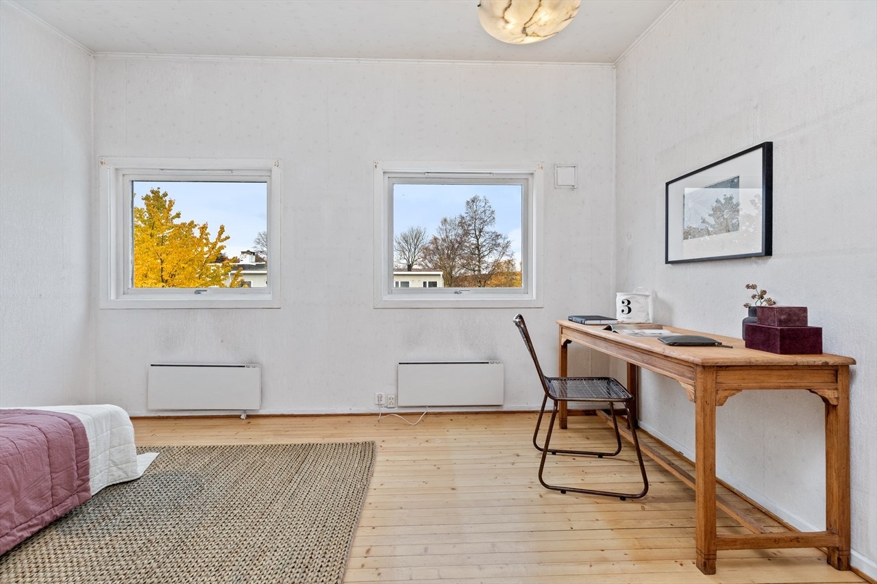 Soverom nr. 2 er romslig og kan enkelt deles av til to separate rom ved behov Galleribilde