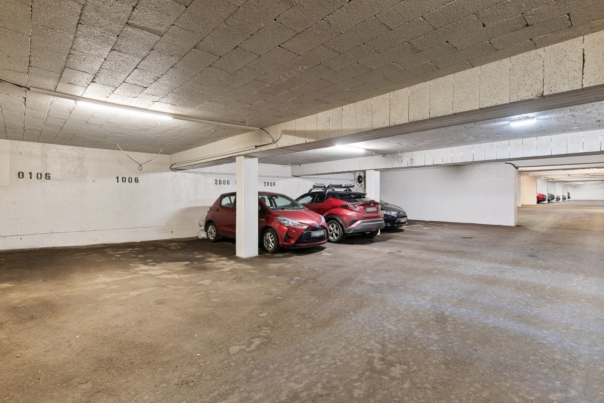 Det følger med garasjeplass under blokken Galleribilde