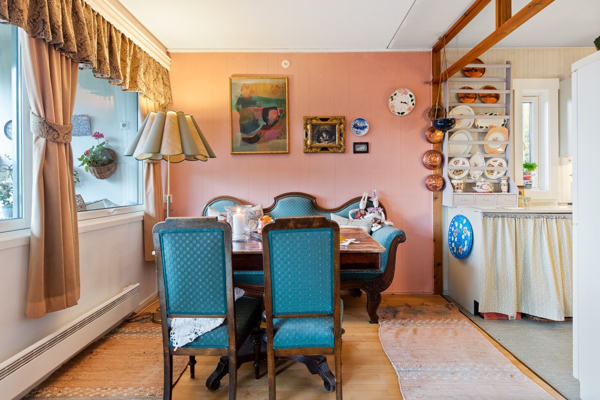 God plass til spisebord ved kjøkkenet Galleribilde