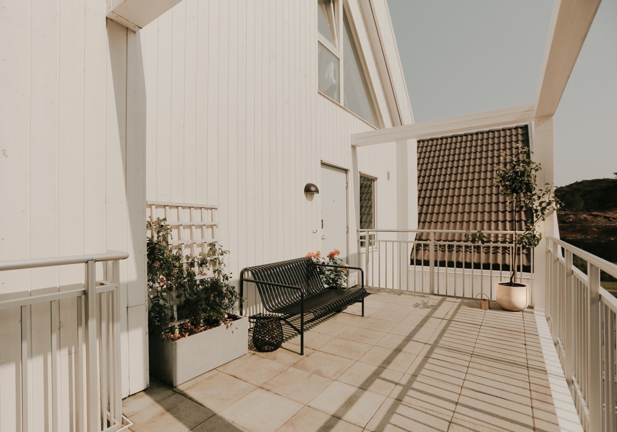 Rekkehuset har nydelige solforhold med morgensol fra terrassen i et rolig område hvor man kan slappe av. Galleribilde