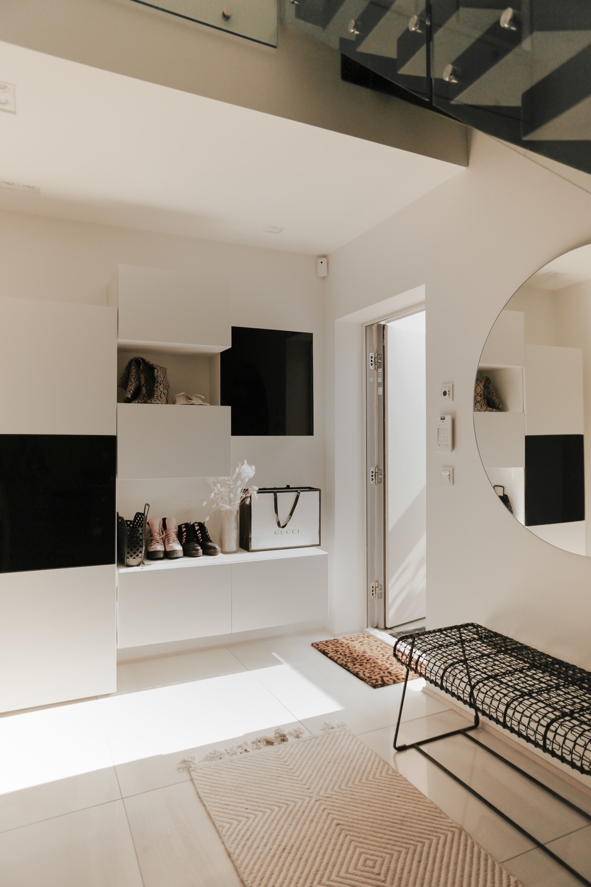 Lekre keramiske fliser på gulv, importert fra Italia. Galleribilde