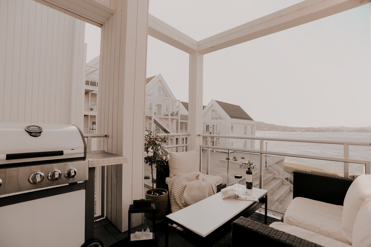 God plass til utemøbler og grill. Galleribilde