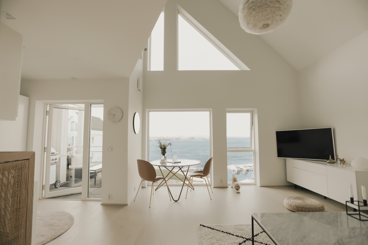 Maritim beliggenhet helt nede i sjøkanten på Bjorøy. Galleribilde
