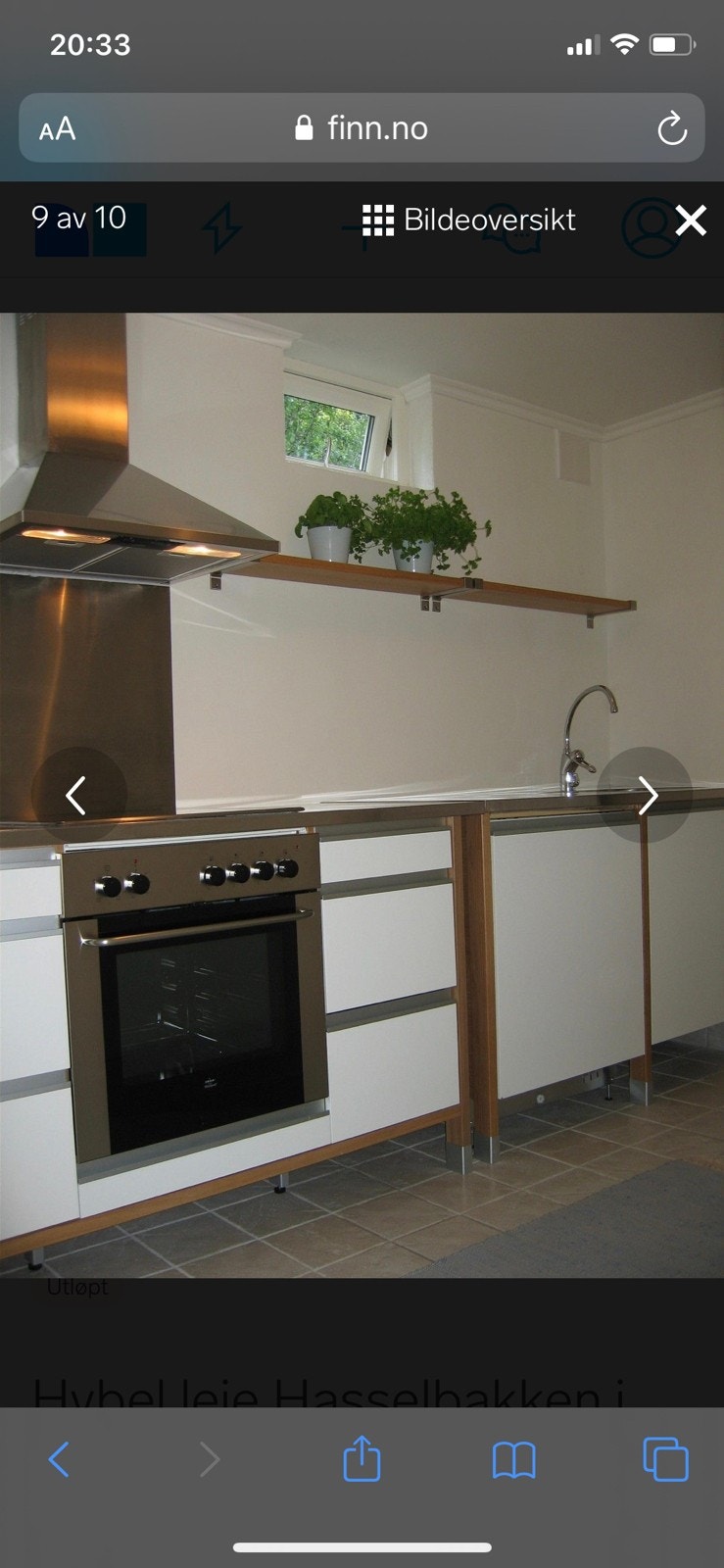 Kjøkken med vindu mot hagen bak Galleribilde