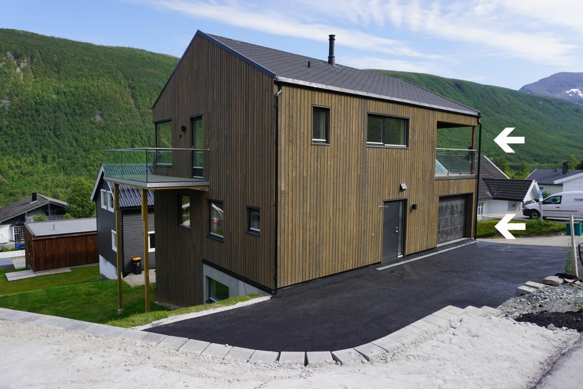 Moderne arkitekttegnet bolig med 180 graders utsikt og flotte lys- og solforhold