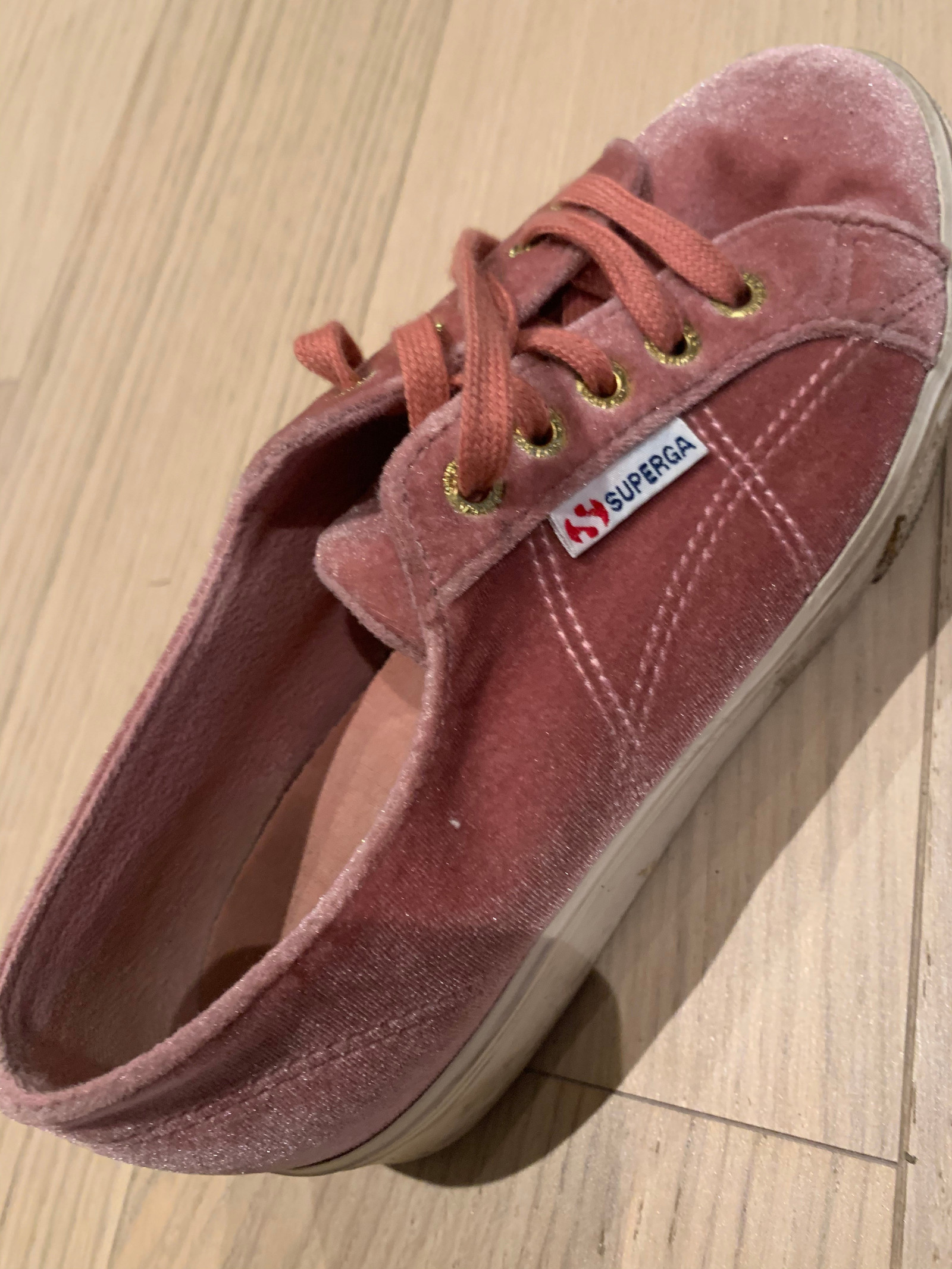Velvet dusty pink Superga sko i strl 36 motsvarar en 38 FINN torget