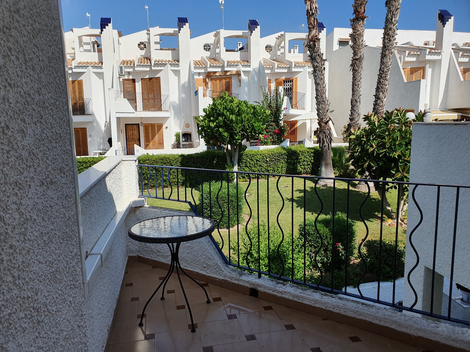 Uteplass med utgang fra et av soverommene i 2 etg. Galleribilde