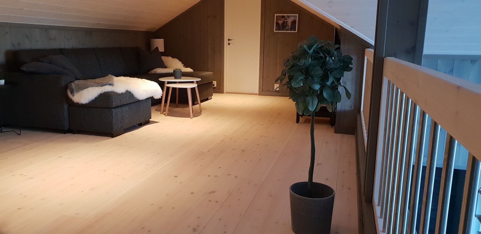 Stue oppe Galleribilde