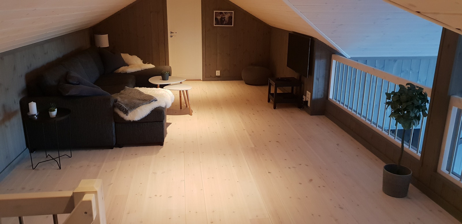 Stue oppe Galleribilde