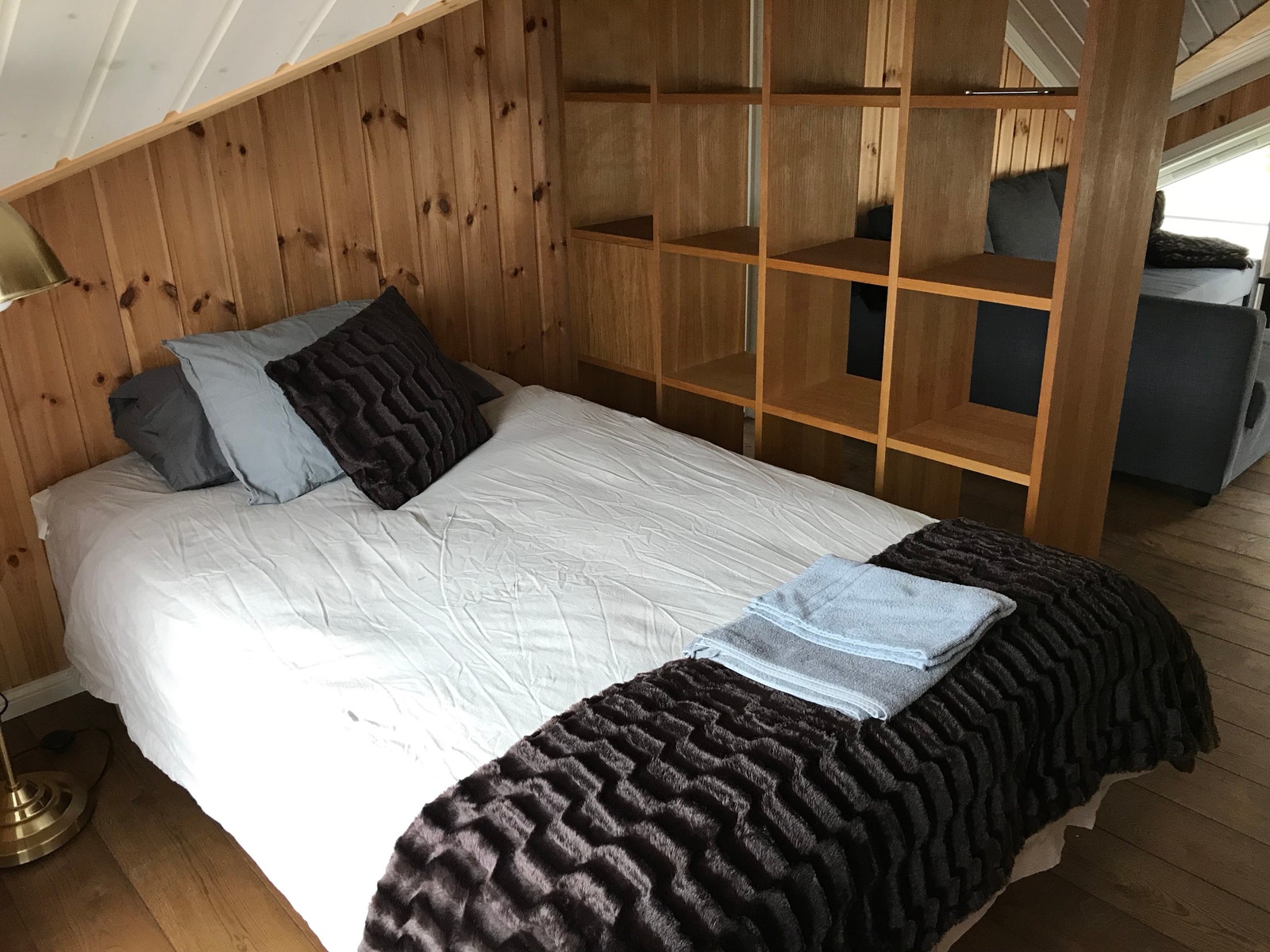 120 bred seng i sovealkove i øverste etasje Galleribilde