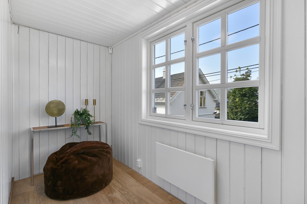 Boligen har adkomst via en lys og hyggelig entré som gir et godt førsteinntrykk. Galleribilde