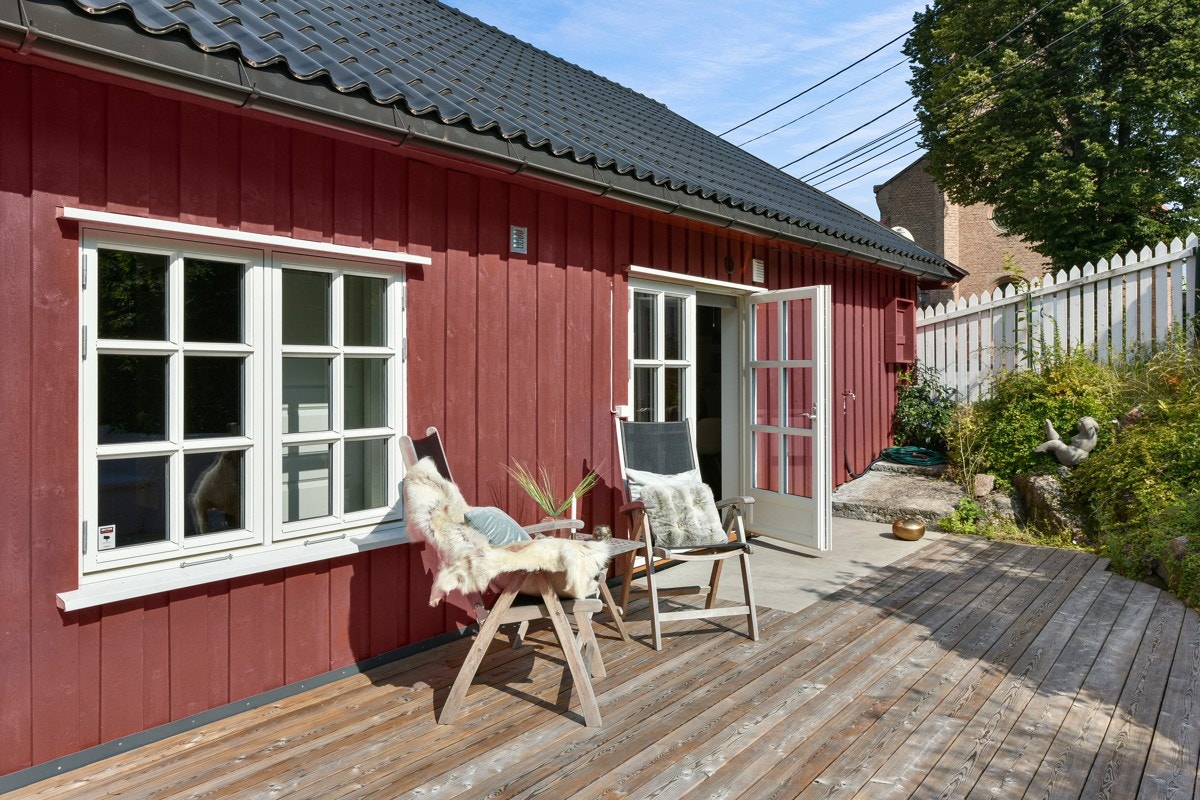 Solrik og terrasse i le. Galleribilde