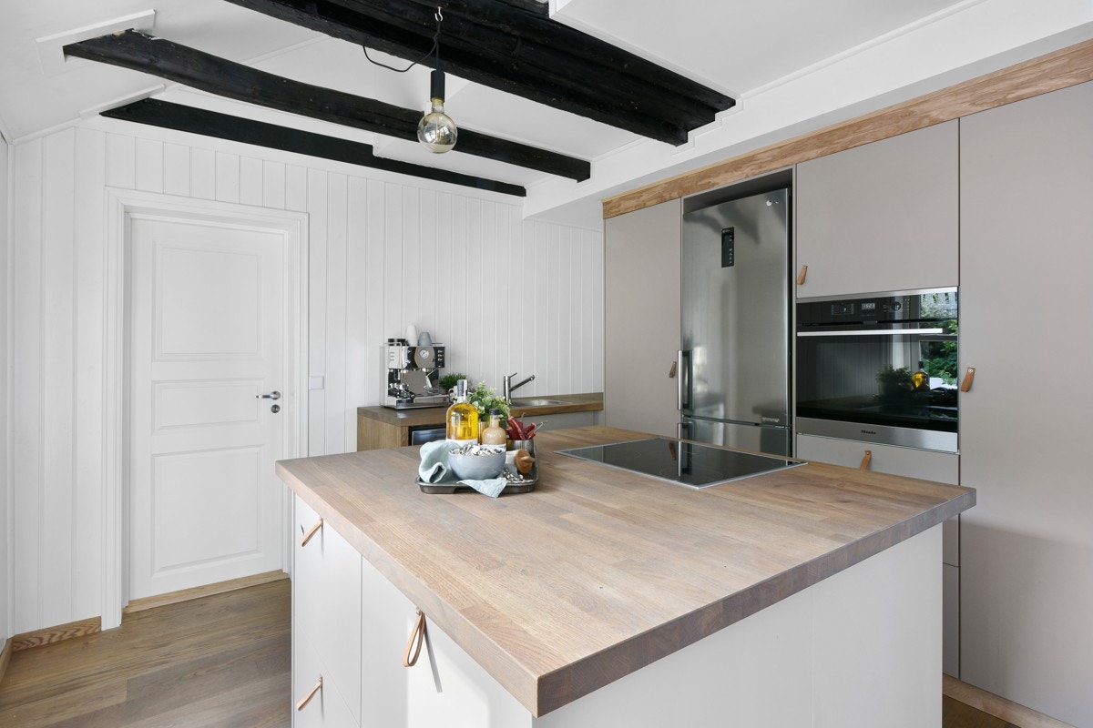 Den integrerte platetoppen og stekeovnen er fra Miele. Galleribilde