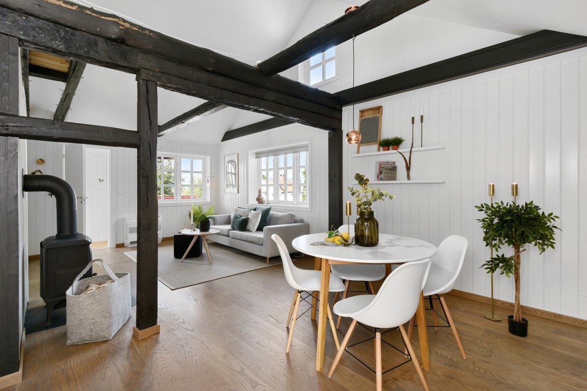 PrivatMegleren ved John Granly Steen har gleden av å presentere dette renoverte skipperhuset! Dette er en enebolig med masse sjarm og sjel. Galleribilde