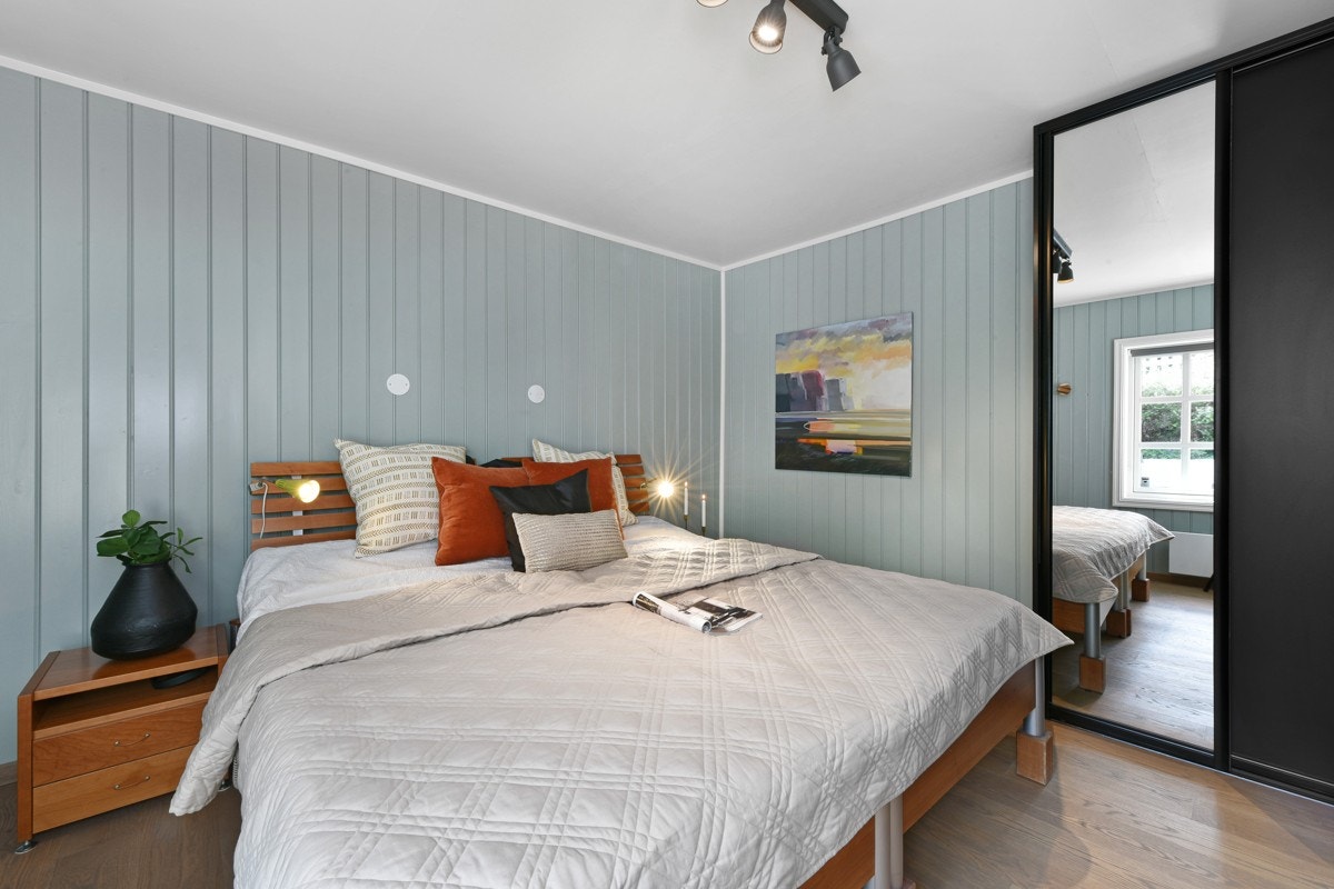 Det er god størrelse på hovedsoverommet. Galleribilde