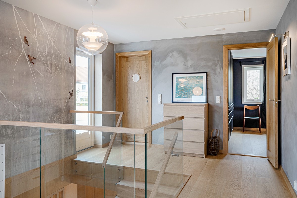 Utgang til en terrasse på ca. 5 kvm fra trappegangen. Galleribilde