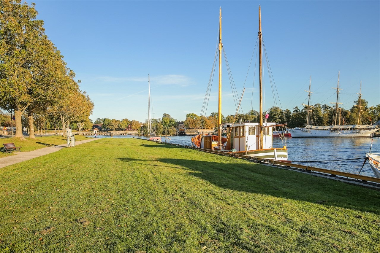 Del av bryggepromenaden. På vei fra Gamlebyen og hjem til Nygaardsgata 7A. Galleribilde