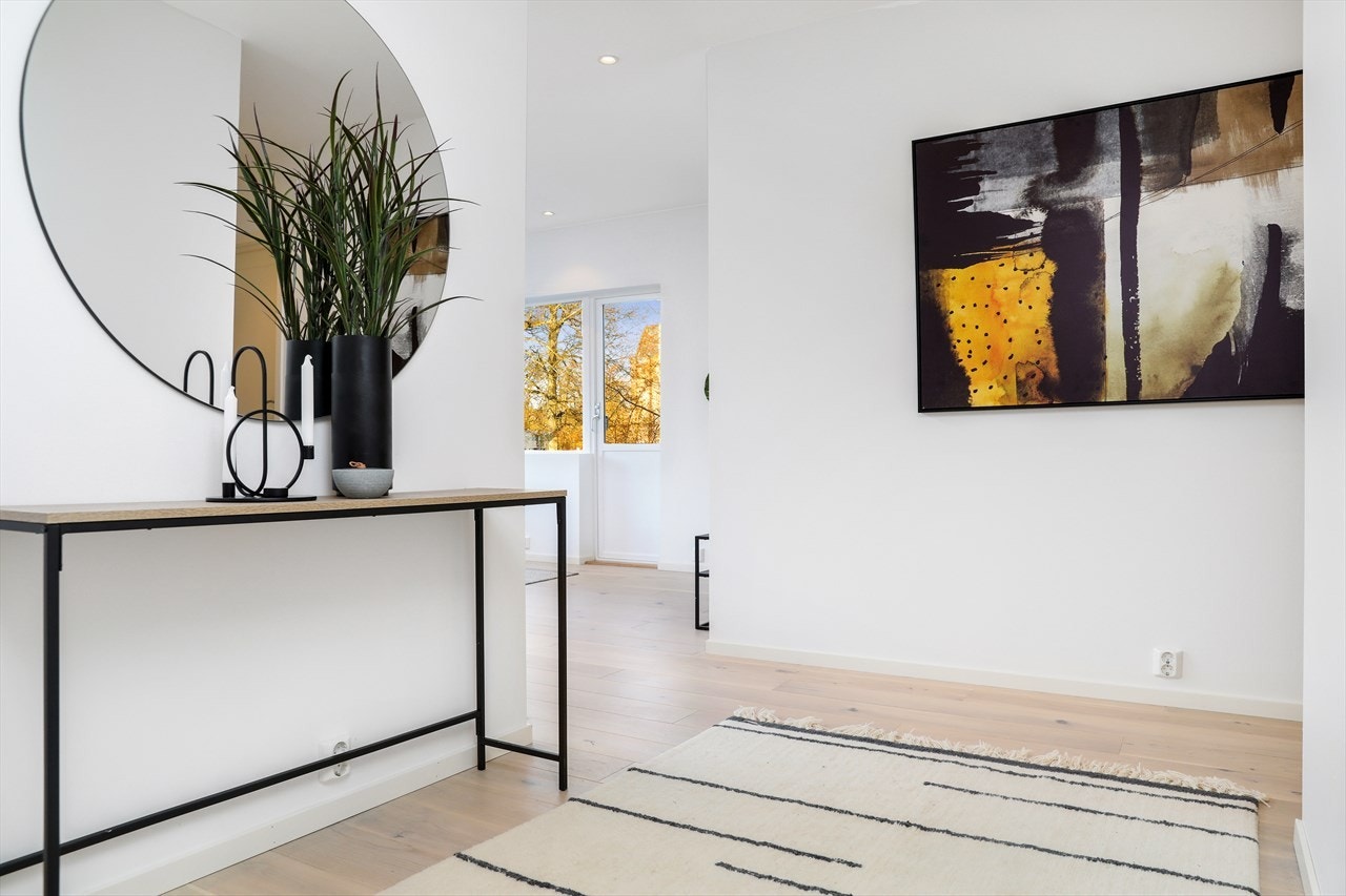 I gangen er det plass til garderobeløsning Galleribilde