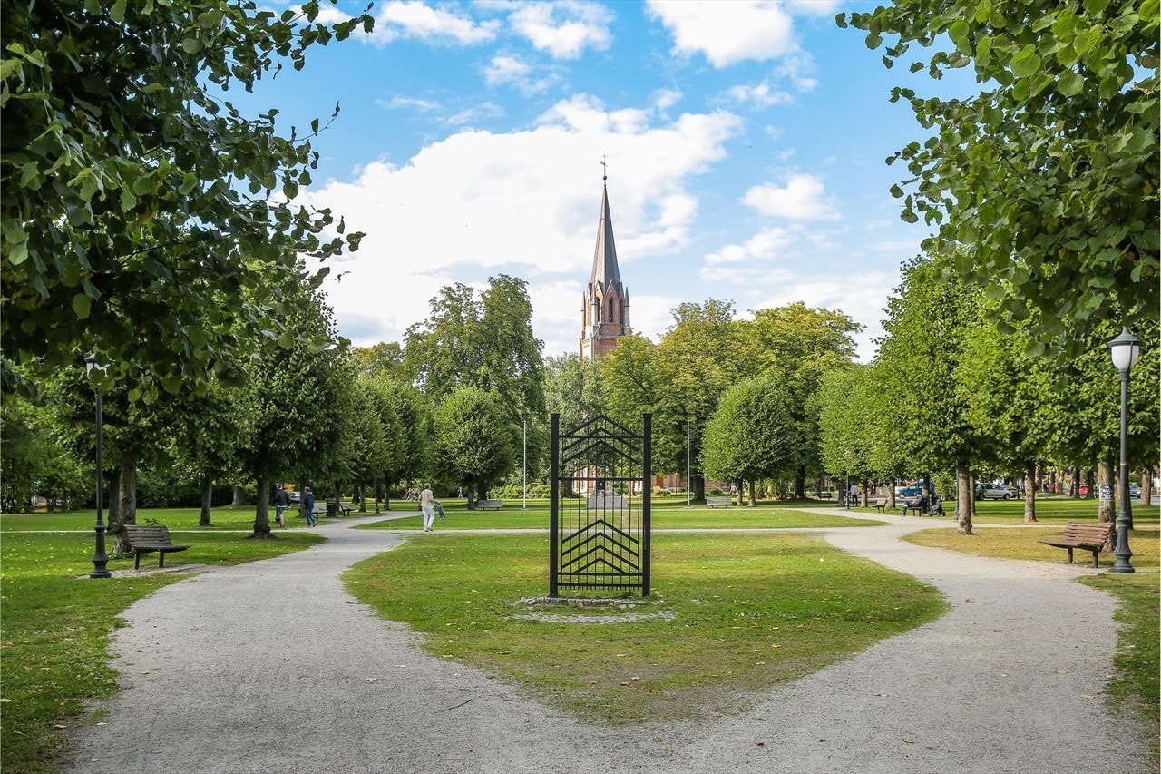 Del av Kirkeparken. Det er Kirkeparken du ser fra stua i leiligheten. Galleribilde