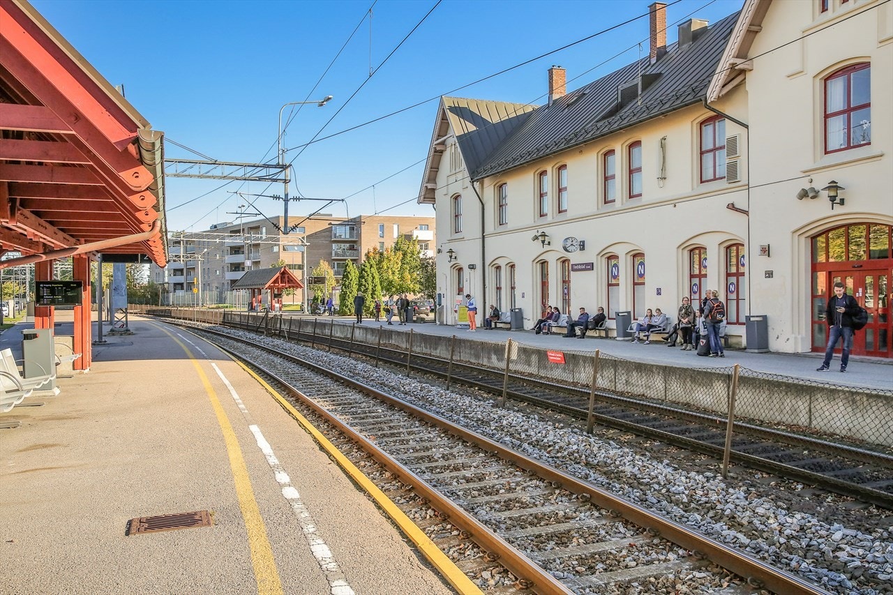 Jernbanestasjonen i Fredrikstad - 550 meter fra leiligheten. Galleribilde