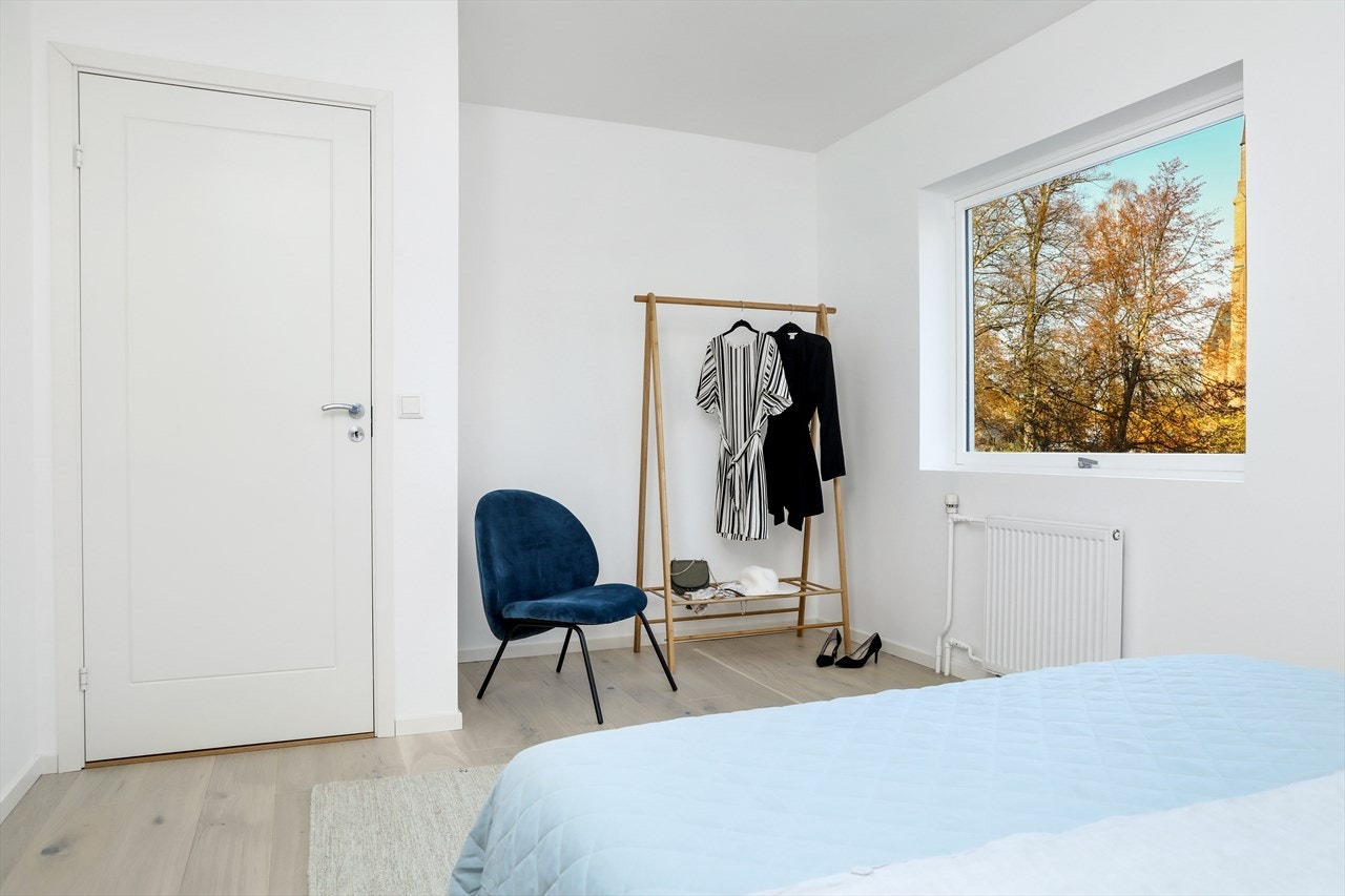 Plass til garderobeløsning på hovedsoverommet - Alle innervegger er isolert. Galleribilde