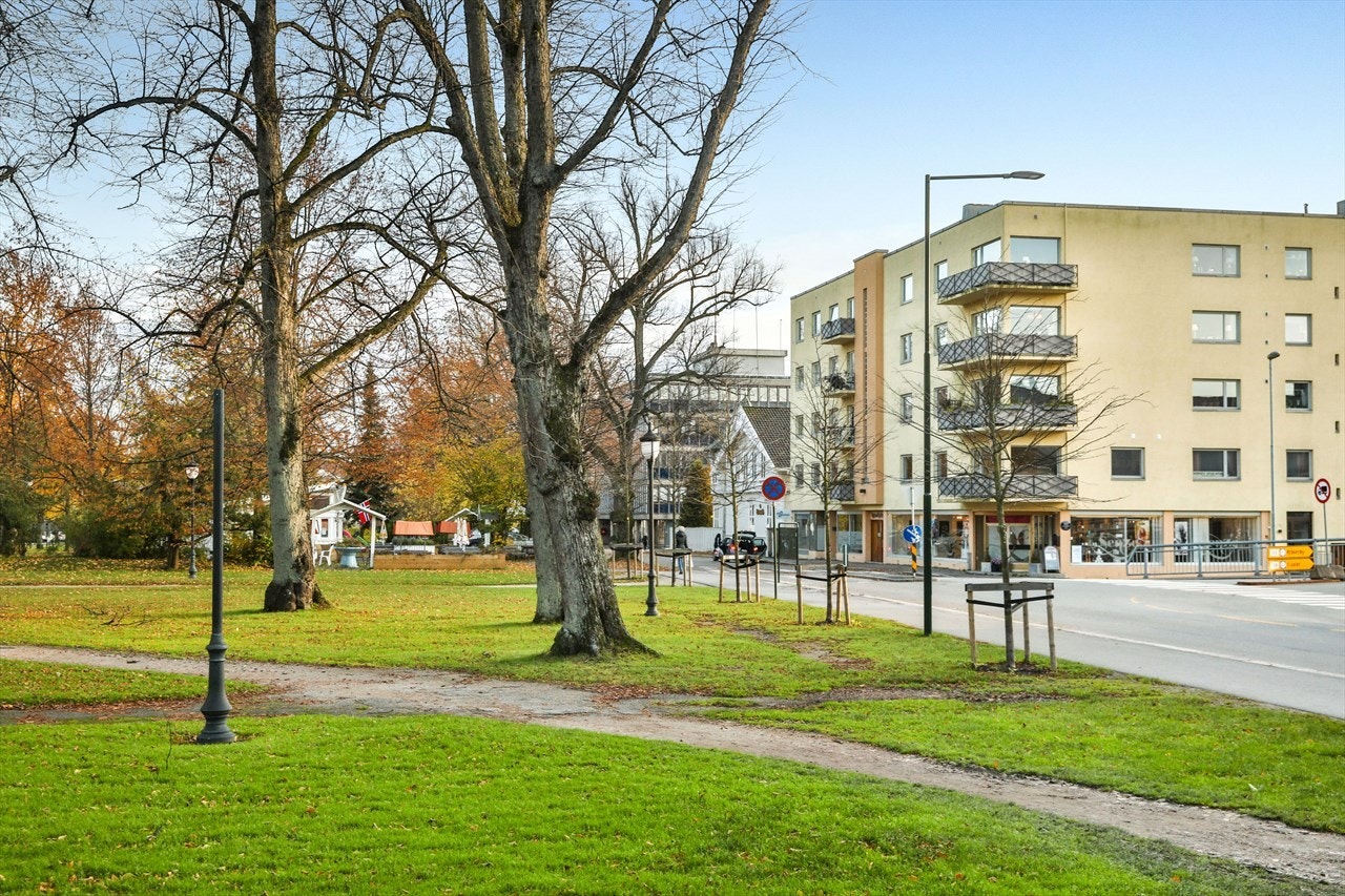 Kirkeparken og "Bjørnengården" - Tungtrafikk er forbudt over Kråkerøybrua. Galleribilde