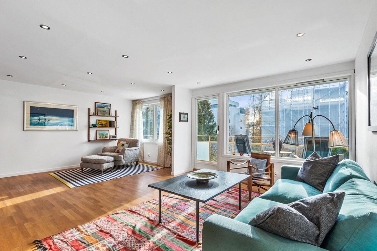 Fra stuen er det utgang til en sydvendt balkong. Galleribilde