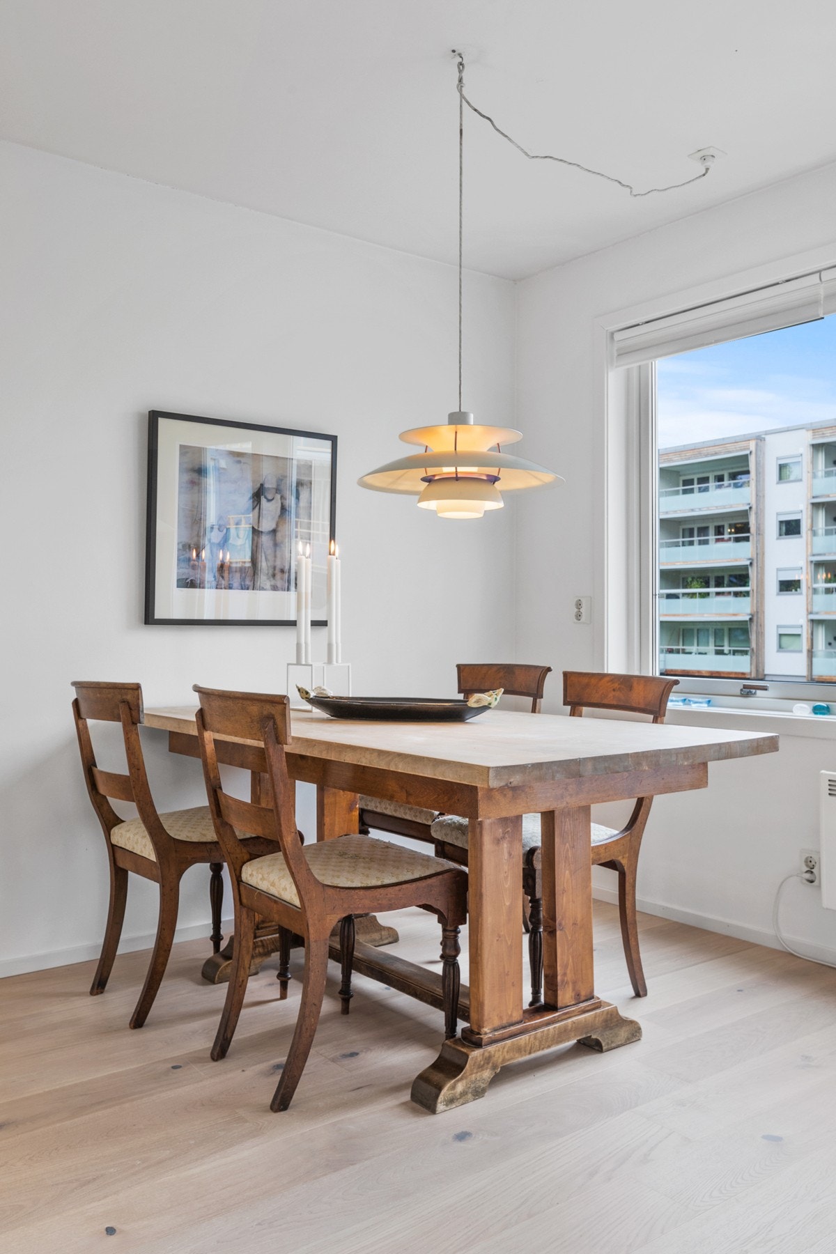 Det er god plass til spisebord på kjøkkenet. Galleribilde