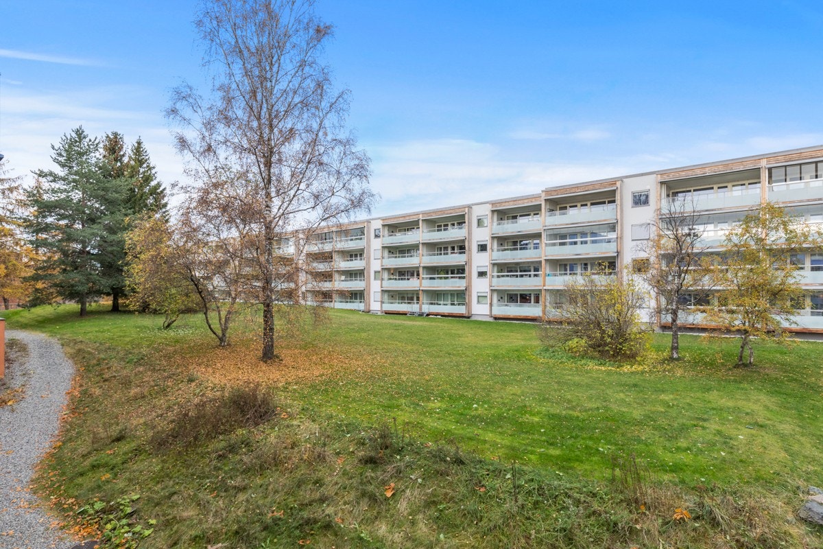 Borettslaget er svært attraktivt med en rolig og barnevennlig beliggenhet, omkranset av fine tur- og grøntområder. Galleribilde