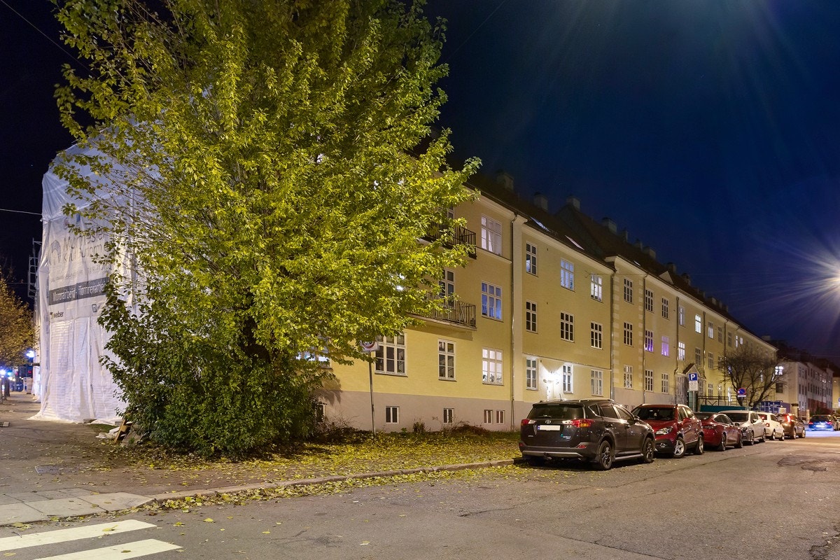 Dette er portnerboligen i sameiet Torshov Kvartal X som er til salgs med godkjente arkitekttegninger på utbygging av loftsdel for denne boligen. Se vedlagte tillatelse samt arkitekttegninger med fasadeendringer. Denne sjansen byr seg ikke igjen! Galleribilde