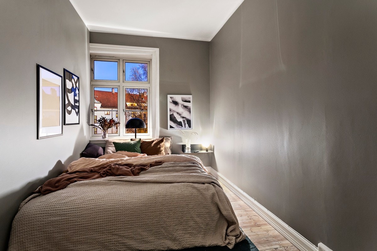 Leiligheten har tilsammen 3 soverom, hvor alle soverommene vender mot rolig gårdsrom. Galleribilde