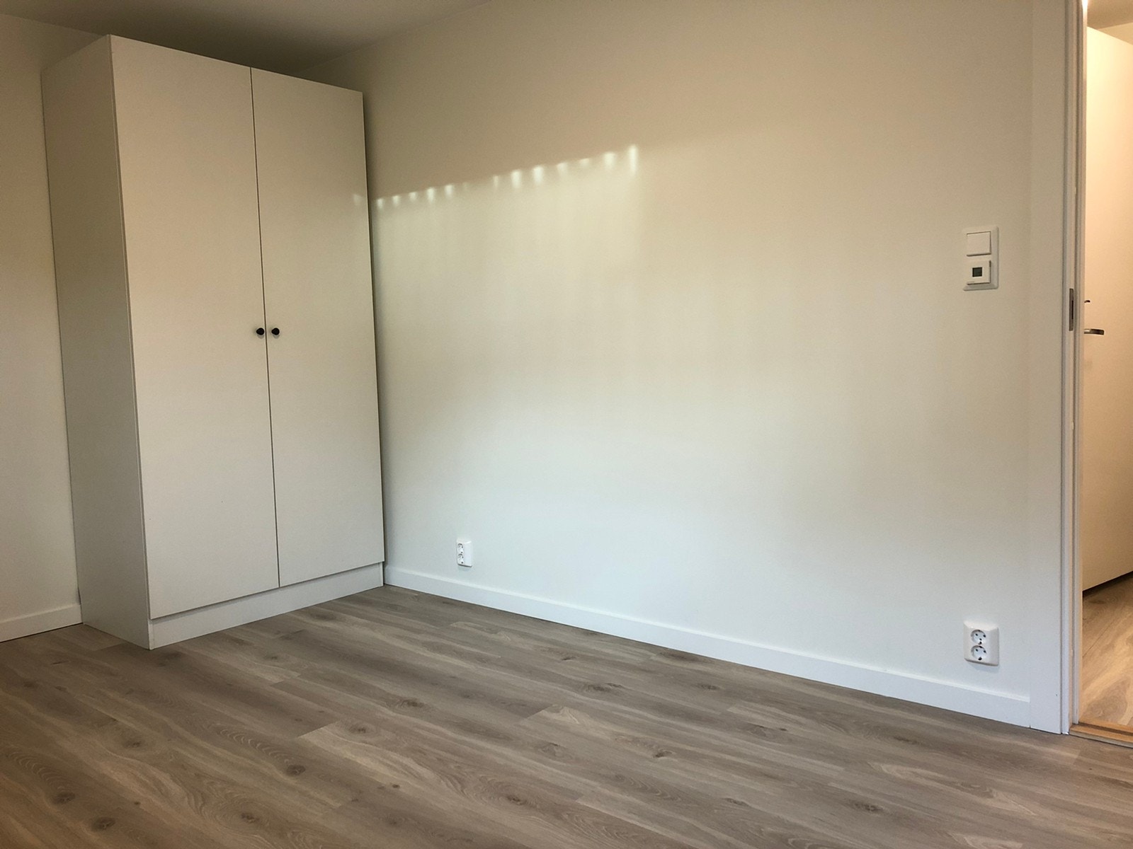 Soverom. Skap medfølger ikke. Galleribilde