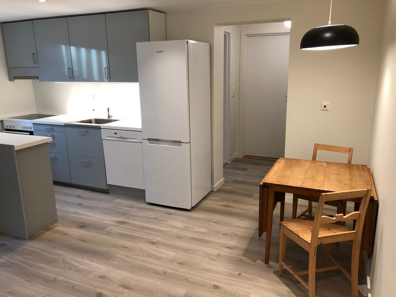 Kjøkken og spiseplass. Bord og stoler ikke inkludert. Galleribilde