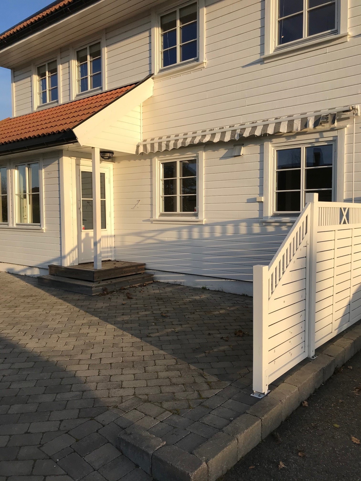 Solrik uteplass Galleribilde