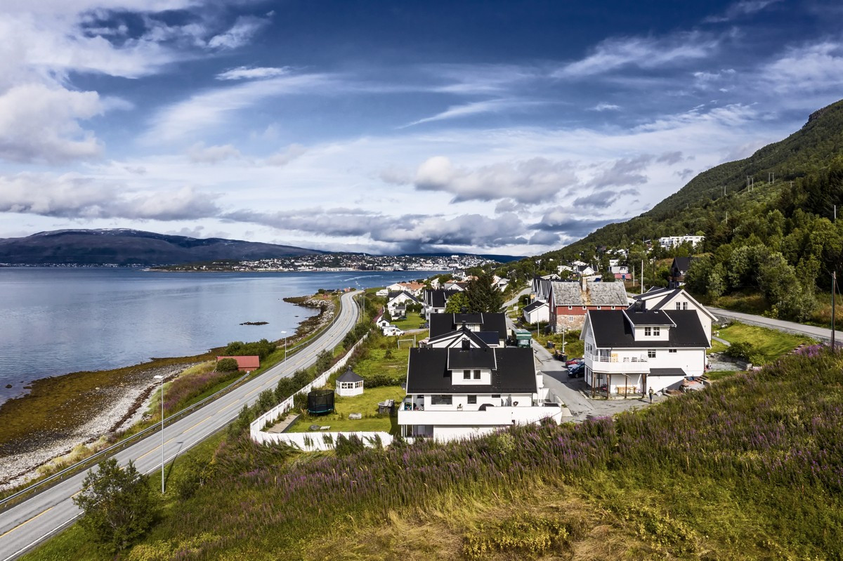 Boligen ligger på attraktiv endetomt i en rolig gate